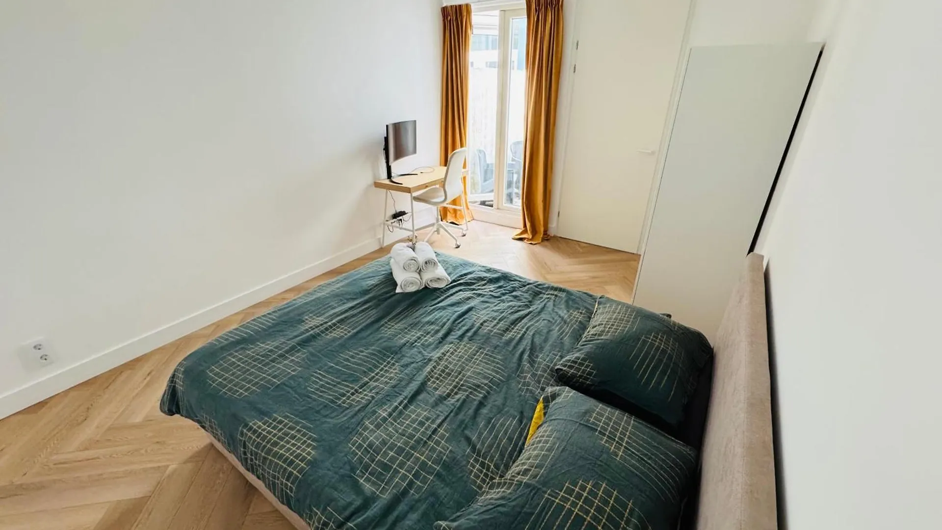 Sunshine Suites Utrecht Apartment