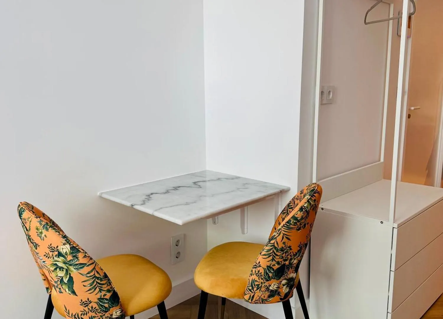 Sunshine Suites Утрехт Апартаменты