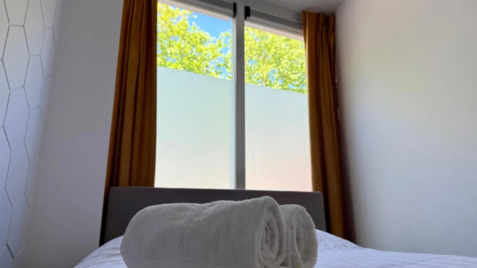 Sunshine Suites Utrecht Apartament